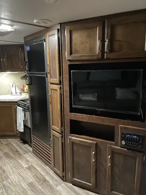 Image of RV in foothills located near stores. Smoking area with fire pit provided.
