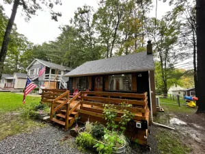 Image of Wally’s Cottage |New|HotTub|Kayaks|Firepit|Central