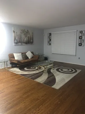 Image of Nice clean townhome in the middle of everything mall, airport, DC, Baltimore ect