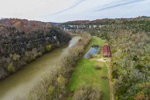 Image of Rural Kentucky River Palisades Cabin\/Past Distilry