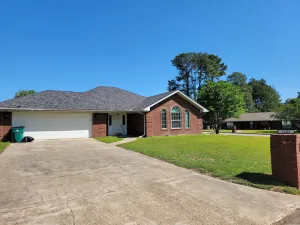 Image of House on Crescent Street near downtown Carthage