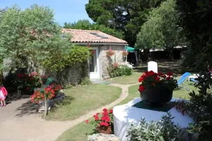 Image of House studio with CHRE Annex on fenced garden, arborr