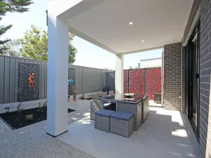 Image of ✿Stylish Townhouse; with King Bed, NBN, Netflix, WIFI