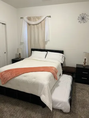 Image of Lovely spacious home, king size bed,  fast speed Wi-Fi, large TVs in all rooms