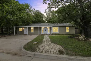 Image of Cozy 4-bedroom w\/ fire pit 5 minutes from lake!