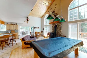 Image of Dreamy mountain house w\/large wood deck & private pool table - Dogs ok