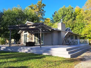 Image of Lake Melissa Cabin on the Commons
