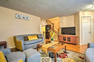 Image of Burtonsville Townhome 20 Mi to DC!