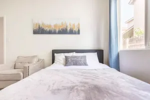 Image of Cozy 5 Bedrooms House close to many stores