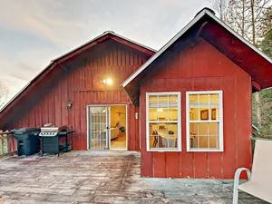 Image of Renovated Barn With Spectacular Mountain Views Between Dupont And Pisgah