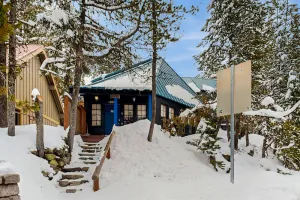 Image of Rustic and Serene Cabin with Great Home Essentials, Close to Skiing