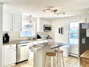 Image of Coastal Cottage Style Condo! 2 BR, 1 BA. Walk to the beach!