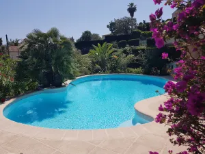 Image of INDEPENDENT T2, DUPLEX, IN VILLA 4 * NN - Ground floor - POOL - AIR CONDITIONING - PK