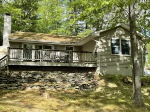 Image of Lake Wallenpaupack\/Large Yard\/Boat Slip Available