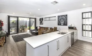 Image of Luxury home in Christies Beach with King Bed, NBN, Netflix, 3Bed 2Bath