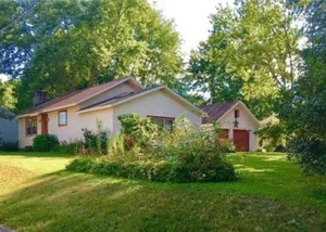 Image of VINTAGE COTTAGE NEAR LAKE EDINBORO