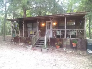 Image of Cabin 2 Miles From Trade Days GRANNY'S CABIN THEMED WITH ANTIQUES