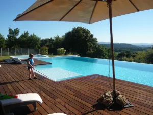 Image of Exceptional view over Lourmarin, the Luberon and the Alpilles mountains