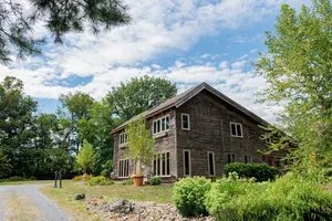 Image of Four Oaks Farm w\/Horse Barn, Patio & Gardens