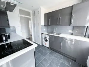 Image of Bright and Spacious 2-bed Apartment in Sutton