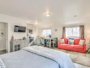 Image of The Orca at Whale Inn – Ocean Glimpses, Full Kitchen, Pet Friendly