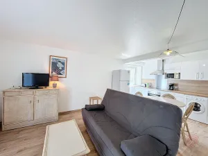 Image of Charmant F2 avec Terrasse, Proche Thermes et Centre-Ville - Animaux Bienvenus, Wifi Inclus - FR-1-451-205
