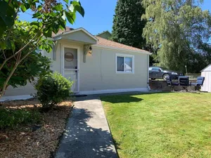 Image of Everett - Cozy, Quiet 2 Bedroom House Close 2 Everything