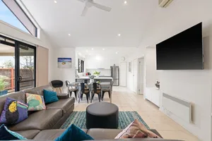 Image of Phillip Island - Modern 3 Bedroom unit + WiFi (Cowes)
