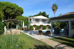 Image of Very beautiful villa in a lush garden, near Pampelonn beach