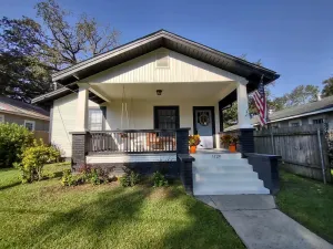 Image of Hometown Hideaway Newly renovated Craftsman home 2 minutes to Laurel city center