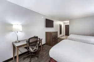 Image of Wonderful Place To Stay! 2 Family-friendly Units w\/ Pool Access. Free Parking!