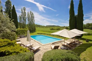 Image of 50% discount for 7-14 June due to cancellation. Artist’s farmhouse, heated pool