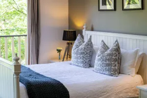 Image of Private Suite, Spa, Double shower, log fire, rural views & farm animals