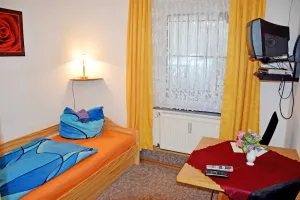 Image of Holiday room right - DEB 038 Holiday apartment \/ room Aschersleben