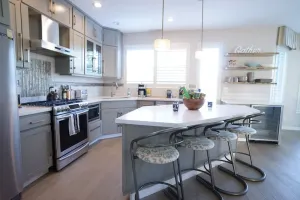 Image of Gorgeous Lake Front Home, Central Location