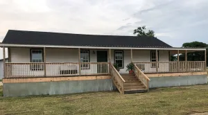 Image of 3br2bath farmhouse 7min d'town Mem ❤️1 pet free 2nd pet considered for fee