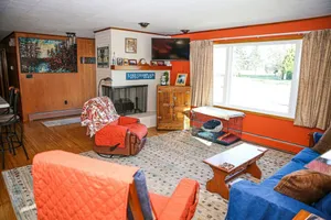 Image of Compass Rose · Cozy & Clean House! + W\/D! Sm dogs OK!