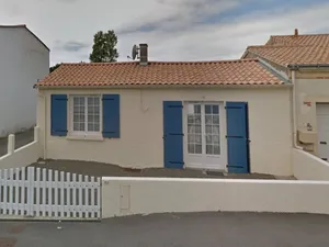 Image of Charming Renovated Home - 3 Bedrooms, Garden, Parking - 15 min Walk to Beach, Shops Nearby