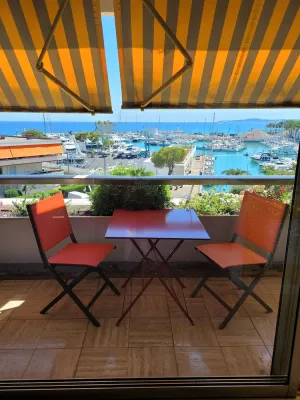 Image of Vacances Cote Azur 06 Marina la Star T2 de 50m2 Terrasse vue sur mer wifi garage