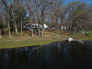Image of Beautiful Lake House & Spacious 4 BR