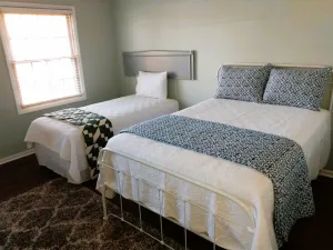 Image of Hollingsworth FashionableTownhome— Deaton's Chalet — Steps away from the lake!