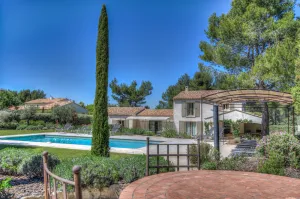 Image of Superb air conditioned villa, pool heated at Eygalières