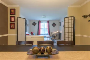 Image of Comfort and Style on the Colonnade