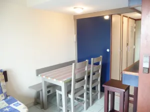 Image of 2 roomed apartment for 4 to 5pers, ground garden, stunning sea views, à150m Beach