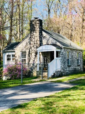 Image of Walnut Grove Guest House; Mountain views
