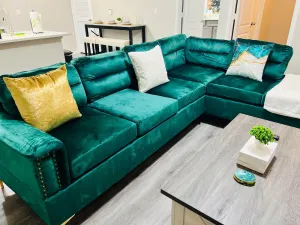 Image of Beautiful Queen Unit- Houston Suburbs