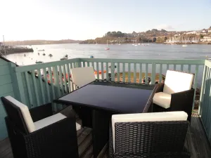 Image of 4 bed spacious modern townhouse with spectacular views over the River Tamar.
