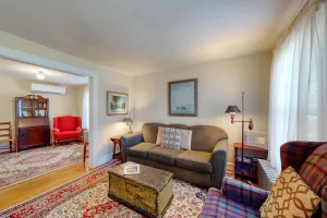 Image of Classic bungalow close to bay & beach w\/WiFi & private washer\/dryer