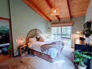 Image of Two Mountains Lodge - Modern Alpine Retreat with Spa - 3mins to Mt Buller