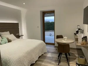 Image of Romantic room with outdoor Jacuzzi, comfort and luxury Brin du Jour